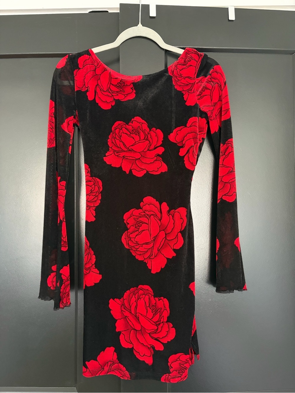Black & Red Rose Velvet Long-Sleeve Bodycon Dress